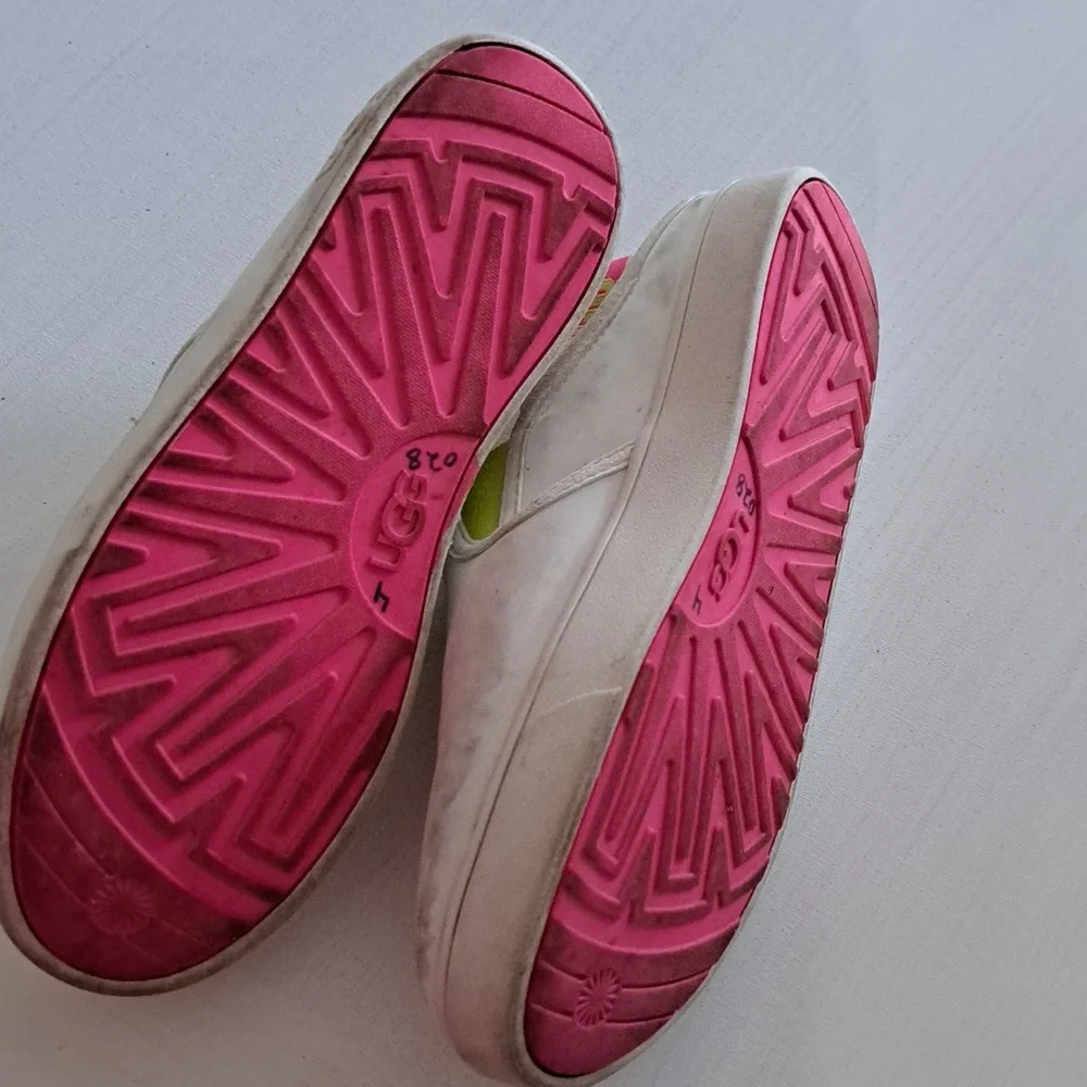 UGG Aivey Girls Slingback Sneakers – White Leather Slip-On Shoes, Kids Size 4 - Picture 5 of 6